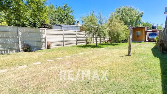 Venta Casa Monoambiente En Manzanares Con Jardín
