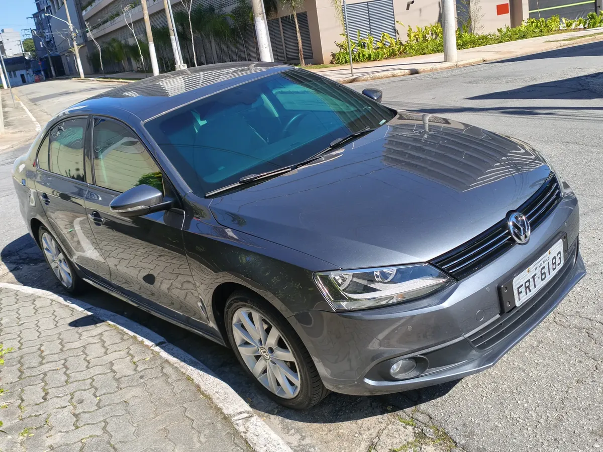 Volkswagen Jetta 2014 2.0 Comfortline Flex 4p Automática — foto 5