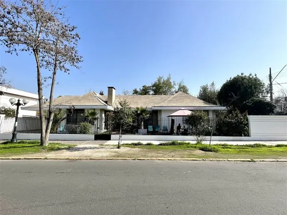 Casa En Venta De 9 Dorm. En Providencia