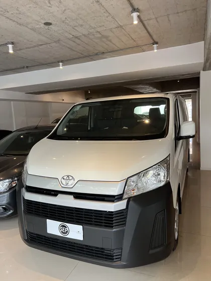 Toyota Hiace 2.8 Tdi Furgón 6at L1h1 3a 4p