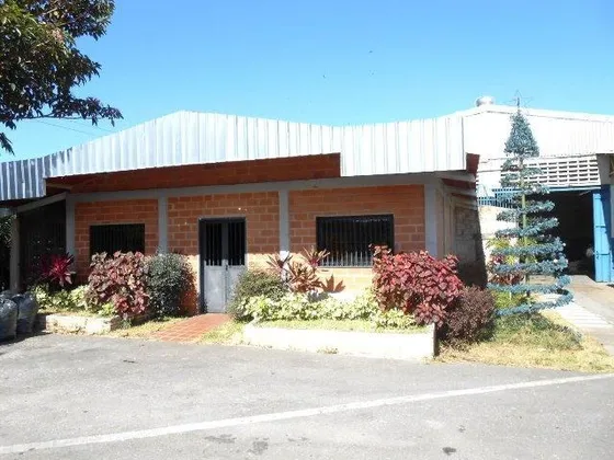 Galpón En Venta Zona Industrial La Villa San Juan  Ideal Para Grandes Capacidades De Produccion, Con Deposito Y Terreno Propio, Posee Tanque De Agua, Banco De Transformadores Y Pozo Propio Nela 23-682