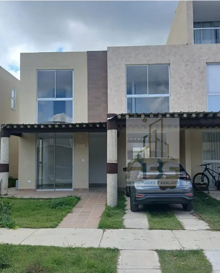 Vendo Hermosa Y Amplia Casa De 2 Pisos En Conjunto
