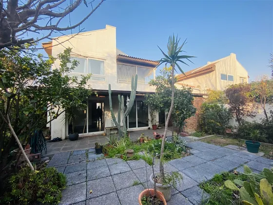 Casa En Venta De 3 Dorm. En Huechuraba