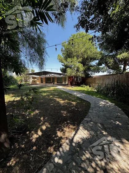 Excelente Local Zona Centro En Calle Corona