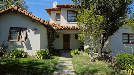 Venta Casa Chilena Condominio Los Maderos Chicureo