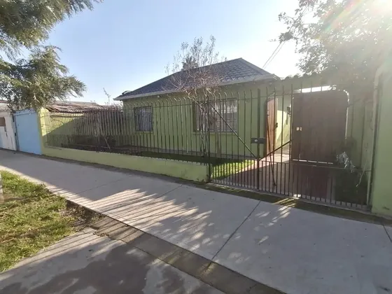 Amplia Casa, Cercana A Estación De Metro Lo Ovalle.