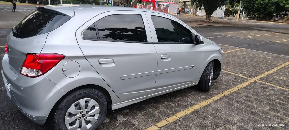 Chevrolet Onix 2018 1.0 Joy 5p — foto 2