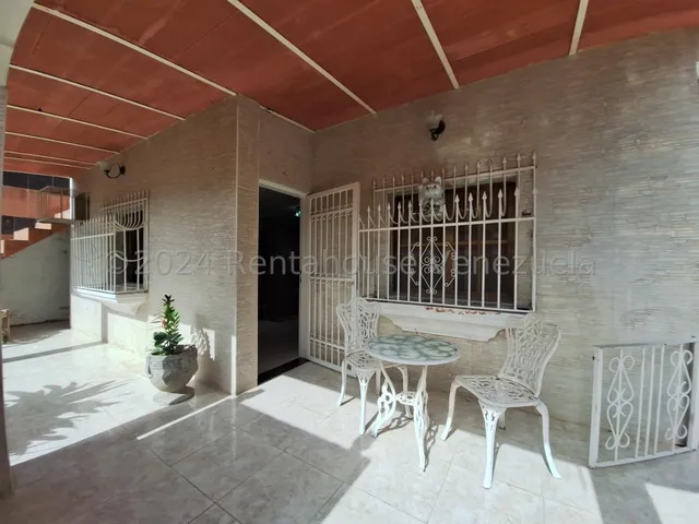Casa En Venta Urb La Candelaria, El Limon, Maracay 25-201 Jecg