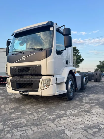 Volvo Vm 330 Bitruck 8x2 Chassi 2021