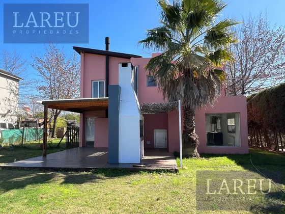 Casa En Barrio Bermudas