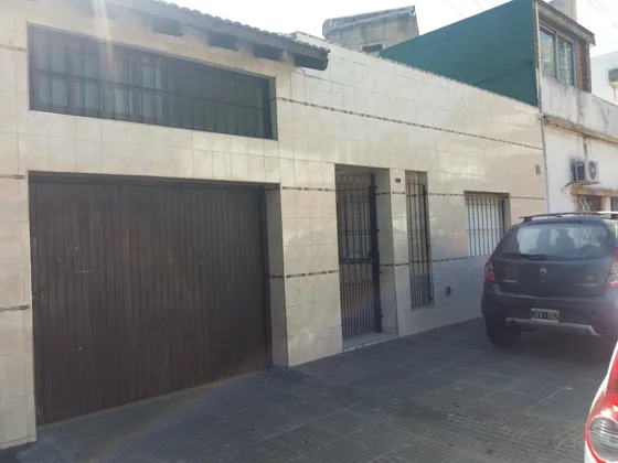 Excelente Casa 3 Ambientes Con Garage, Patio, Jardín