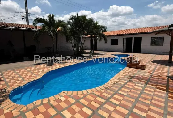 Maritza Lucena Vende Espectacular Casa Tipo Granja En Cabudare, Piscina Impecable, Parrillera Y Amplia Área Social, Ideal Para Tus Reuniones Familiares.