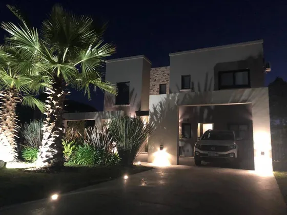 Venta Casa 3 Dormitorios El Rocío Con Cochera