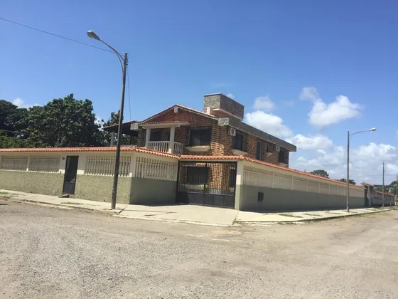 Hermosa Quinta En Ciudad Balneario Higuerote