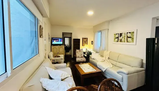 Apartamento De Dos Dormitorios En Punta Carretas Amoblado Y Con Garaje