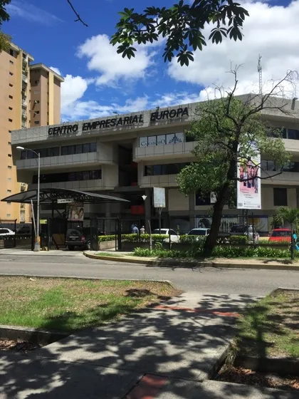 Excelente Local En Alquiler, Ubicado En La Avenida Las Delicias, Centro Empresarial Europa.