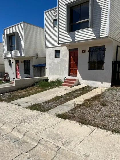 Casa En Arriendo De 3 Dorm. En Villa Olímpica, Quilpué.