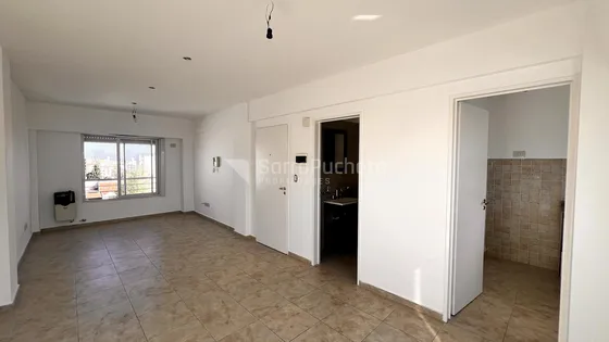 Venta Departamento Semipiso 1 Ambiente En Moron. (8ºb)