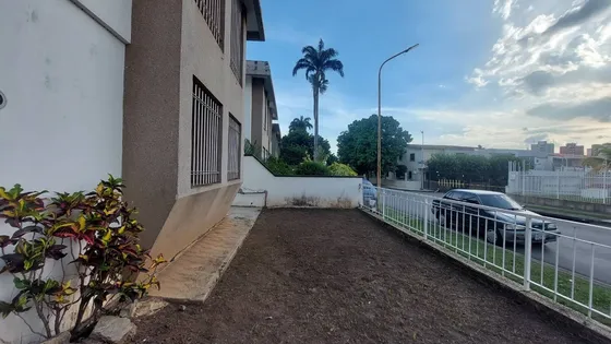 T.r. Vende Casa Para Actualizar En Calle Abierta En La Urbanizacion Trigal Norte. Valencia   Cod. 287595