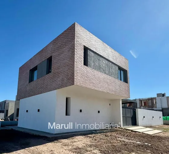 Prados De Manantiales Casa En Venta 3 Dormitorios Amplio Jardin