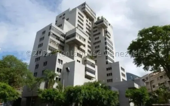 Oficina Comercial En Venta Amplia, Funcional Y Céntrica Oficina Lista Para Operar En Chacao Mls #24-26681 Bm