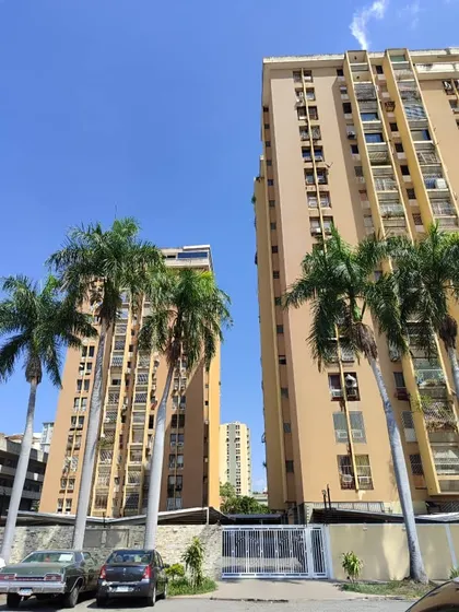 Venta Barato Amplio Y Bello  Apartamento Piso Bajo, Ubicado En La Urb.la Floresta,  Maracay  Estado Aragua    022js