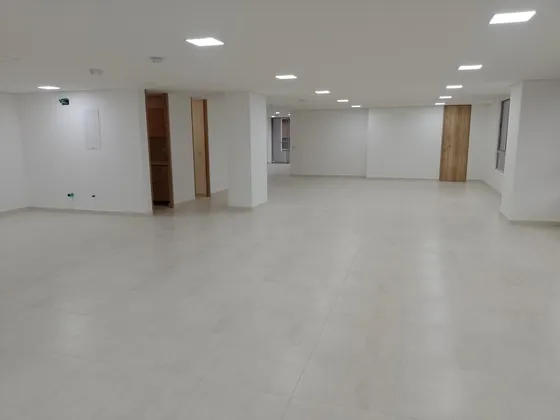 Oficina En Arriendo Ubicada En Envigado (24437).