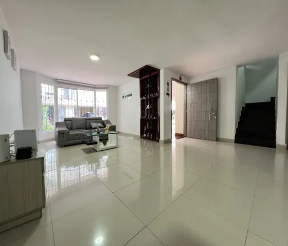 Se Vende Casa En El Sur De Cali En El Barrio Seminario De 3 Pisos