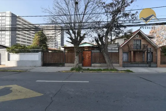 Se Vende Casa De 6d + 3b Con Amplio Terreno, La Cisterna.