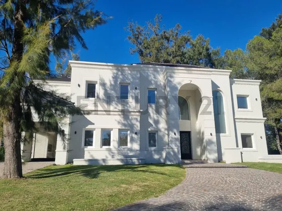 Casa En Alquiler En Saint Thomas Oeste Canning , De 4 Dorm En Suite + Dependencia , Sobre Lote De 15
