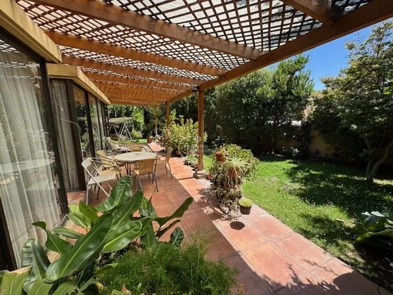 Casa En Venta De 5 Dorm. En Las Condes