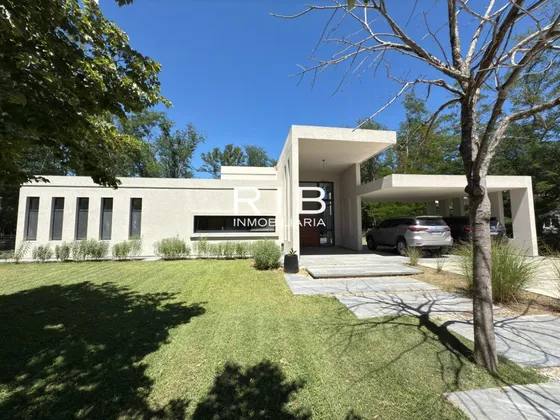 Excelente Propiedad Moderna En Estancias Golf