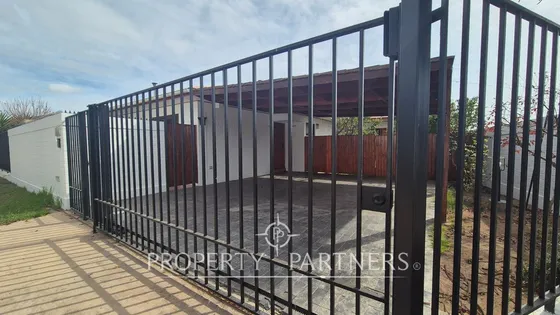 Casa Areyuna Ampliada Sólida Y Muy Bien Cuidada