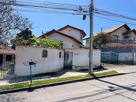 Casa En Venta De 4 Dorm. 3 Baños En La Serena