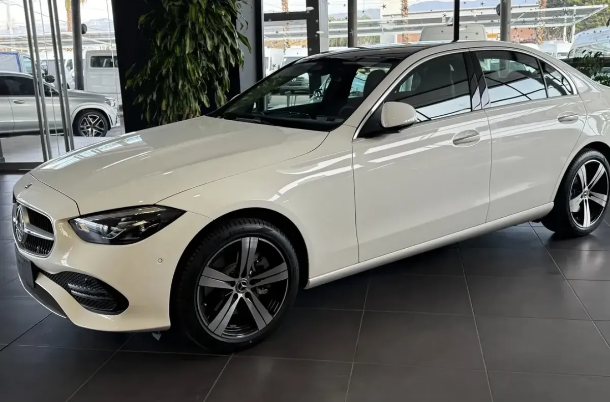 Mercedes-Benz C-Class C 2.0 MHEV C300 Avantgarde 258 HP