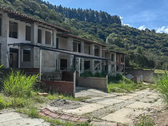 Townhouse En Obra Gris El Vallecito