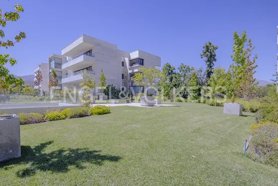 Moderno, Luminoso Y Con Vista A Cancha De Golf.