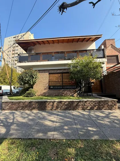 Casa En  5 Ambientes Jardin Barrio Parque Villa Martelli