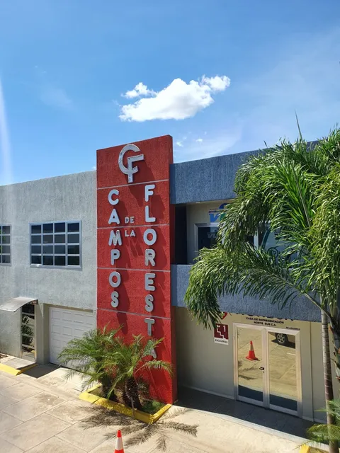 Elv-250 Local Consultorio Médico Centro Profesional Campos De La Floresta Sector Los Orumos Coro Estado Falcón