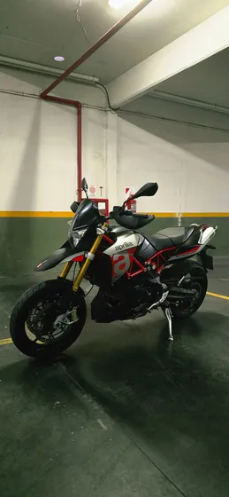 Supermoto Aprilia Dorsoduro 900
