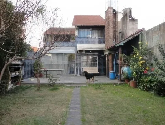 Casa En Venta - 3 Dormitorios 2 Baños - Cochera - 400mts2 - Wilde, Avellaneda