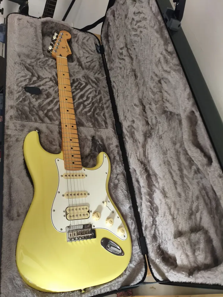 Estojo Fender Deluxe Molded Case Stratocaster/telecaster 09