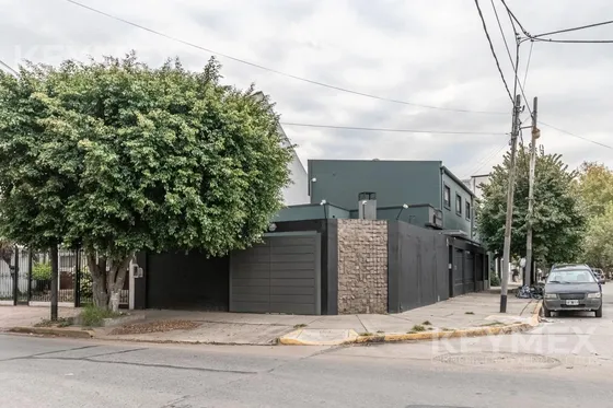 Casa En Esquina, Apto Para Desarrollo De Edificio.
