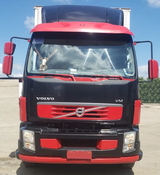 Volvo Vm 270 Leito Bitruck 8x2 Baú 11,50 Metros Plataforma