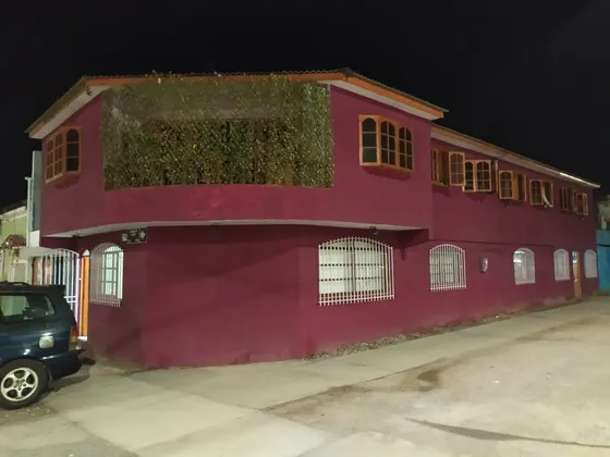 Se Vende Amplia Casa De Dos Niveles Iquique