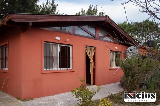 Chalet Solo En Lote: Dolores Nº 3.566, Entre Newton Y Halbach. Nueva Atlántis - C639