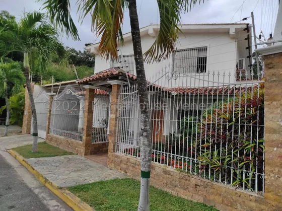 Casa En Venta Ubicada En Guaracarima La Victoria,   Fvina 25-15980
