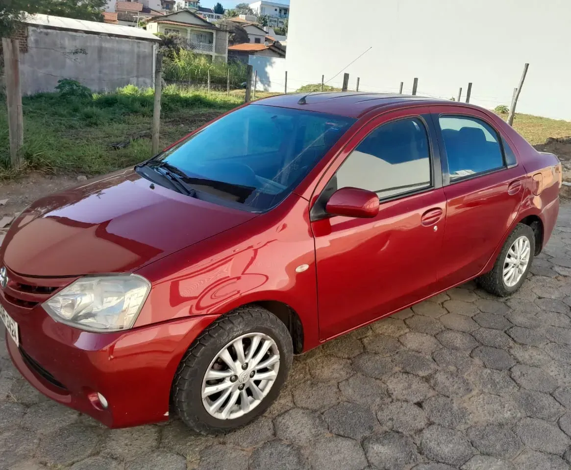 Toyota Etios Sedán 2013 1.5 16v Xls 4p