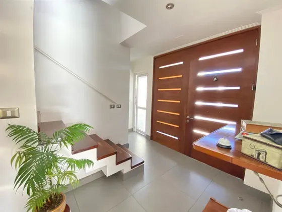 Casa En Venta De 5 Dorm. Reñaca, Viña Del Mar