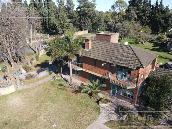 Casa Quinta En Venta Sobre Colectora Ruta 2 Con Piscina, 2000 M2, Apto Credito